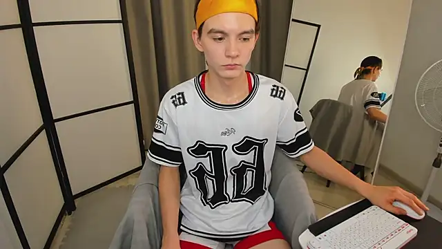 Ian_Harrickton Adlı Modelin Canlı XXX Sohbeti