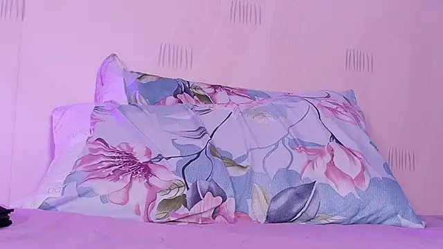 Chat +18 de kinkylittlegirll ao vivo