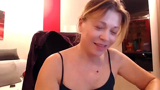 love-bionda Adlı Modelin Canlı XXX Sohbeti