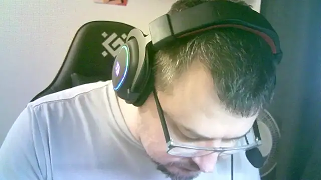 SirAbuser live XXX chat