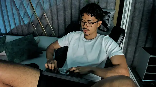 NicolaiKarav Webcam Show