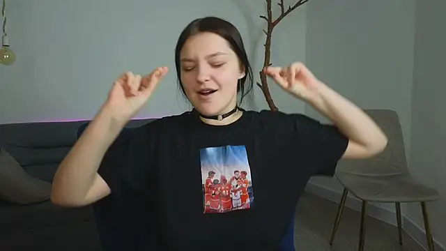 DeliaEffy Adlı Modelin Canlı XXX Sohbeti