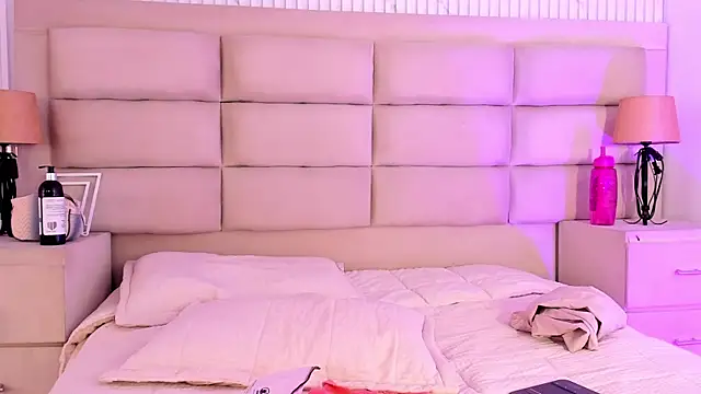 CarolineFyre Adlı Modelin Canlı XXX Sohbeti