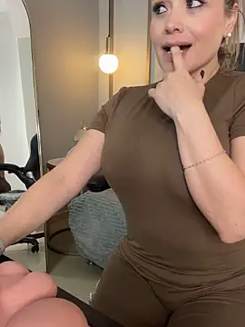 Holly_madison_n Live XXX chat