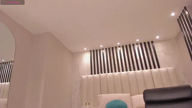 SunnyRivers' Live XXX Chat