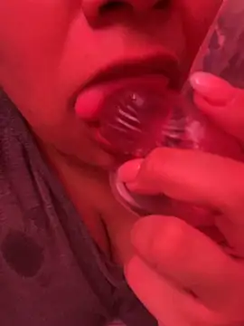 Maya_Manes Show in webcam