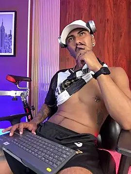 XXX chat uživo modela Latinmoster_boss