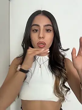 AbyThompson Adlı Modelin Canlı XXX Sohbeti