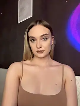 Alisa_Rise Adlı Modelin Canlı XXX Sohbeti