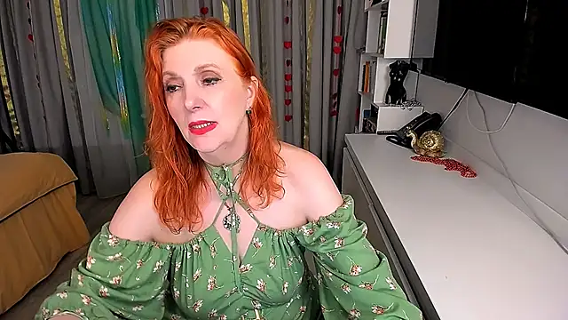 Almaz-Fire-Fox-One's Live XXX Chat