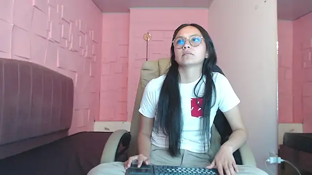 katalina07_1 Adlı Modelin Canlı XXX Sohbeti