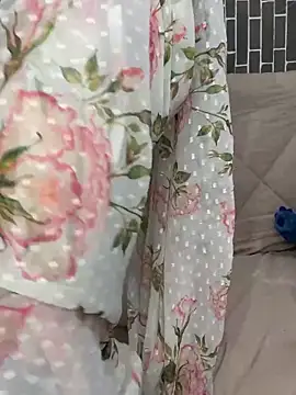 escape_with_me Adlı Modelin Canlı XXX Sohbeti