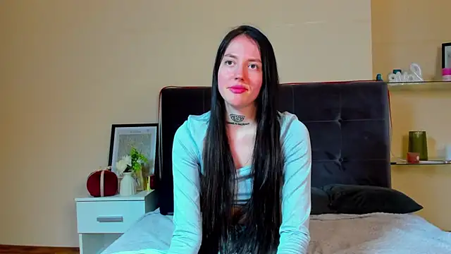 Chatroom XXX en direct de AdrianaCult