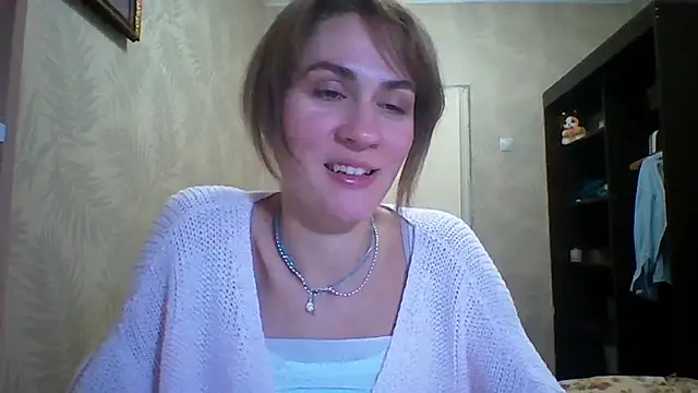 Show modela ElenoreHolguin na web-kameri