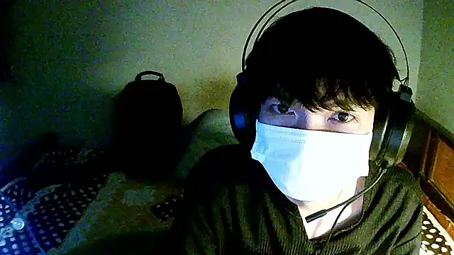 Kang143: διαδικτυακό σόου στην κάμερα