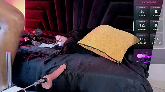 JuanCamiilo_66: διαδικτυακό σόου στην κάμερα