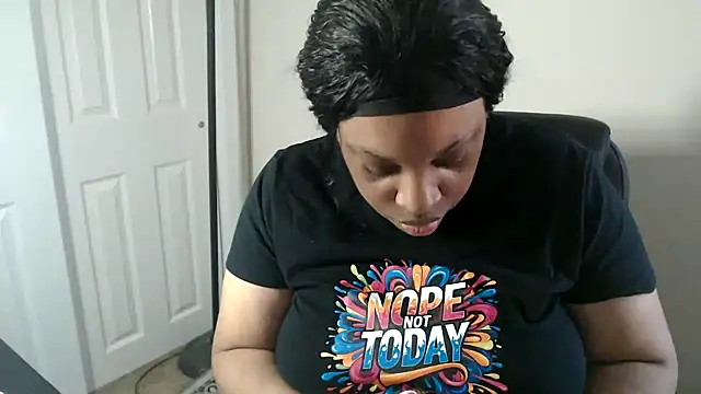 Pokazy przed kamerką – Sexymona1218