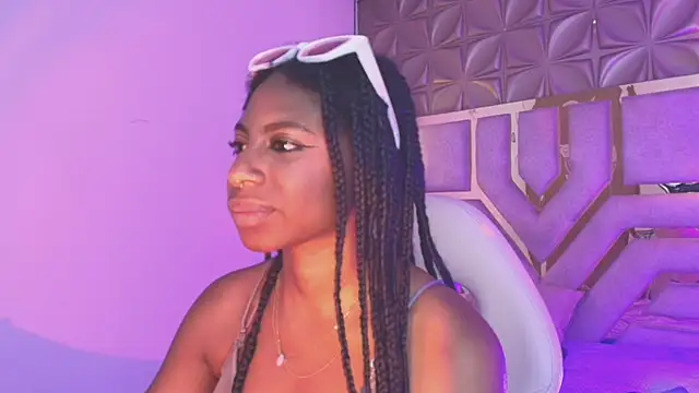 Queen_perla_'s Live XXX Chat