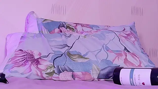 kinkylittlegirll 现场XXX聊天