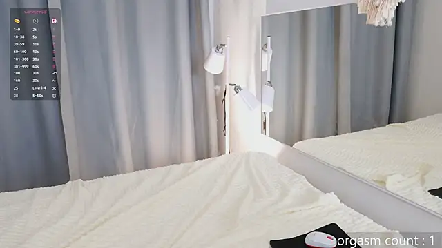 LeelooYoloのライブXXXチャット