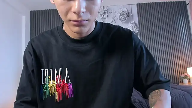 Онлайн чат XXX DylanRoyce_