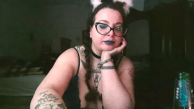 Show modela AliceBehind na web-kameri