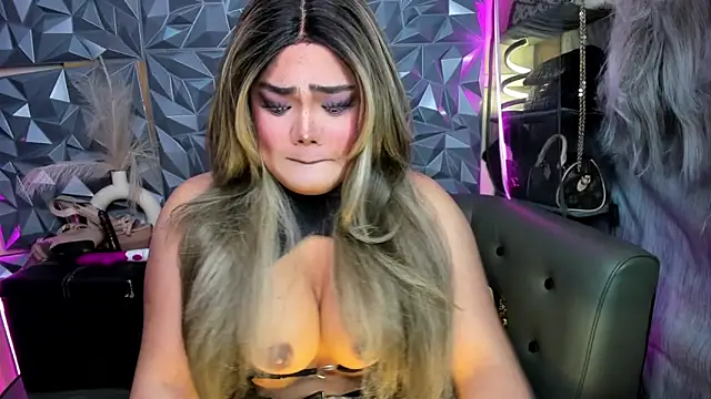 AlwaysHornyMia Chat XXX in diretta