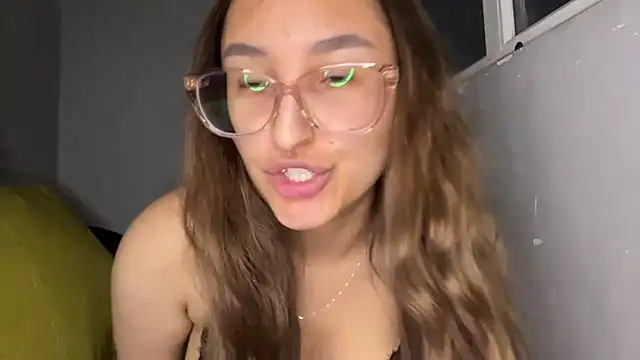 YettaUrive Show in webcam