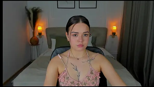 دردشة EvaRaider الجنسية المباشرة