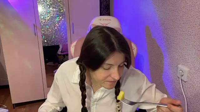 دردشة Katrin__kiss الجنسية المباشرة