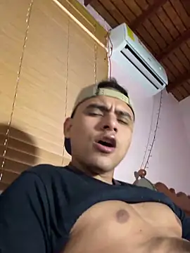 عرض كام lucas-storm