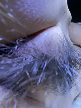 iu_uzZ's Live XXX Chat