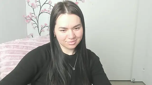 Lola_Saymyname élő XXX-chatje