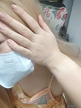 miniiceyya Chat XXX in diretta