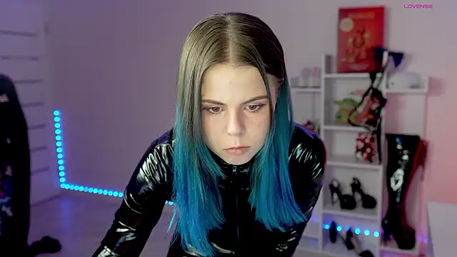 QueenAliceX: онлайн-секс-чат