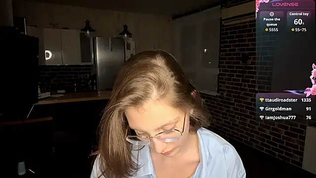 عرض كام ChrisAmott