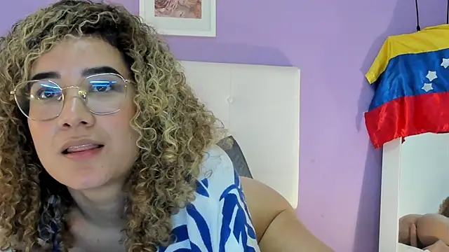 دردشة Charlotte11-11 الجنسية المباشرة