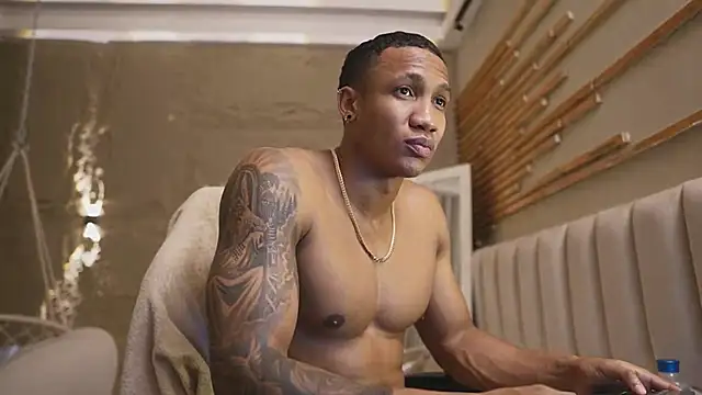 Logan_Varela Adlı Modelin Web Kamerası Şovu