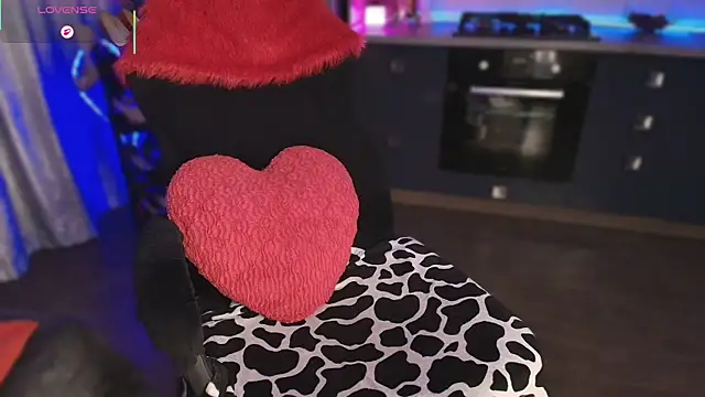 emlana Chat XXX live