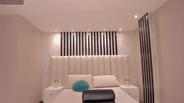 SunnyRivers' Live XXX Chat