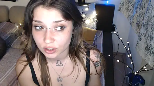 AlienforTwenty's Live XXX Chat