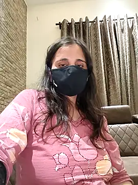 Chat +18 de tinaarora ao vivo