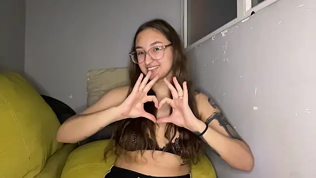 YettaUrive's Live XXX Chat