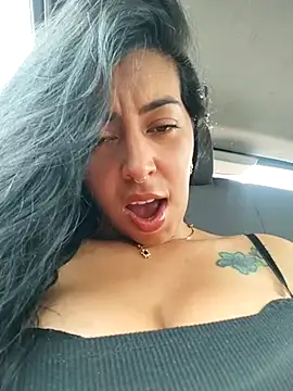 แชท XXX สดของ Luianna