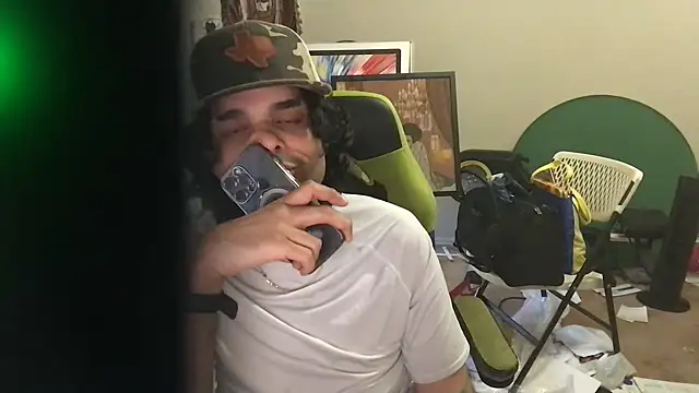 KungFuPanda001: διαδικτυακό σόου στην κάμερα