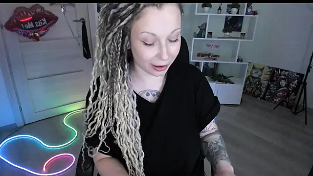 Chatroom XXX en direct de HoneySallyMoore