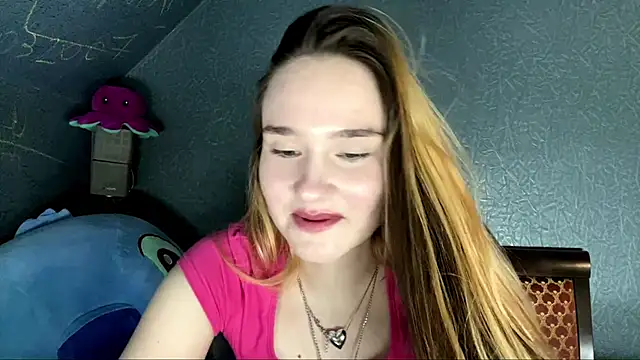 CarmelaLiebherr Adlı Modelin Canlı XXX Sohbeti