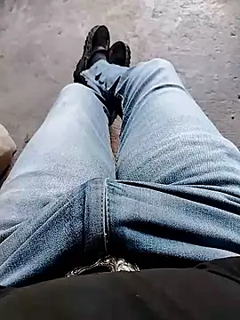 Alaver2587 Show in webcam