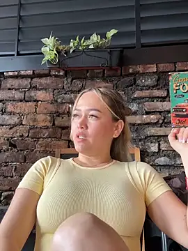 Danielavegax: διαδικτυακό σόου στην κάμερα