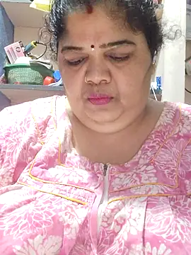 XXX chat uživo modela tamilthanushri